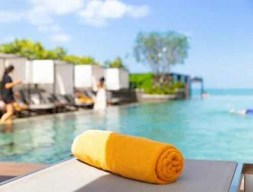Les must-have accessoires pour votre piscine à débordement 7 infinity pool accessories 6